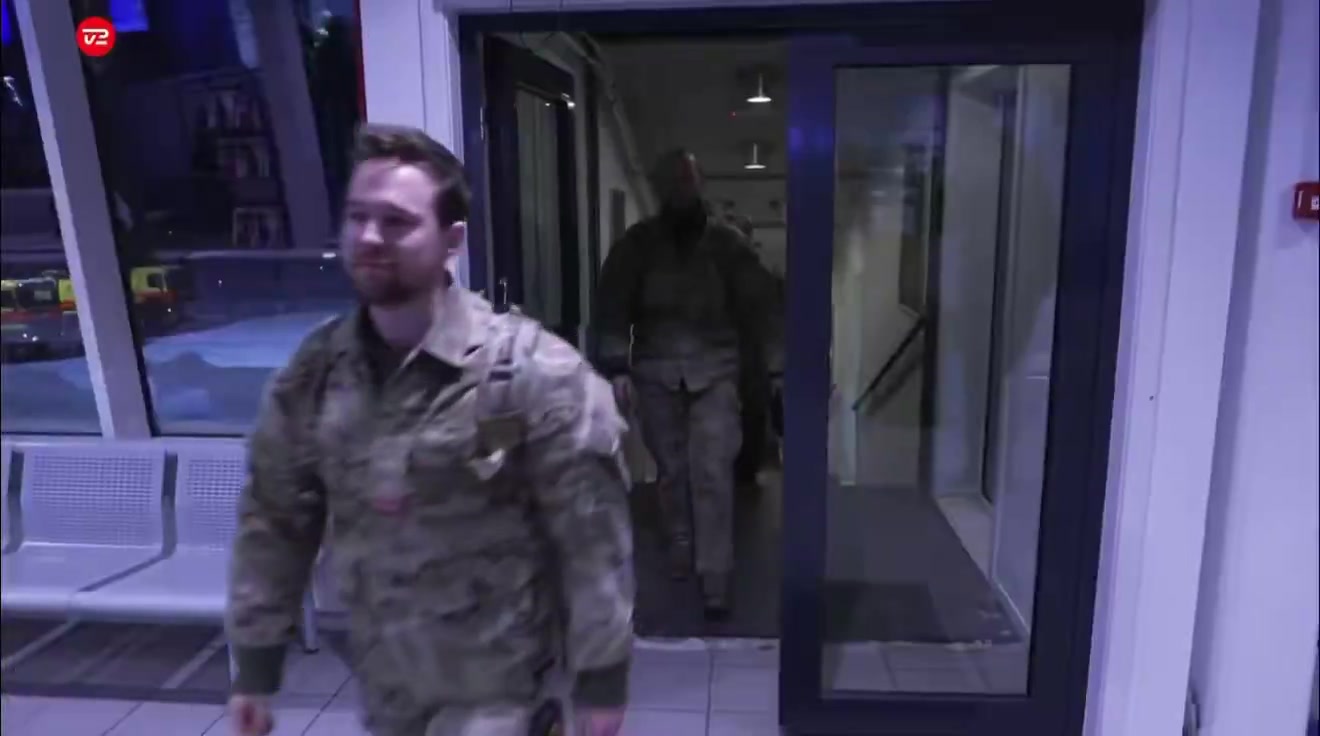 Danish combat troops have arrived. The Danish Army Chief, was on board the aircraft that landed on Monday evening in Kangerlussuaq, Greenland.–TV2